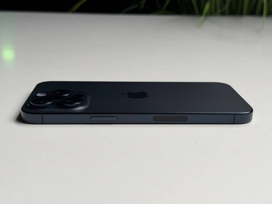 ВЖИВАНИЙ Б/У Apple iPhone 15 Pro Max 256GB Blue Titanium eSim (MU693) - Стан: ідеальний | Акумулятор: 87% | Комплектація: iPhone, кабель | Гарантія: 3 міс.