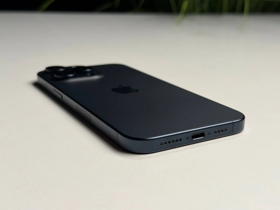 ВЖИВАНИЙ Б/У Apple iPhone 15 Pro Max 256GB Blue Titanium eSim (MU693) - Стан: ідеальний | Акумулятор: 87% | Комплектація: iPhone, кабель | Гарантія: 3 міс.