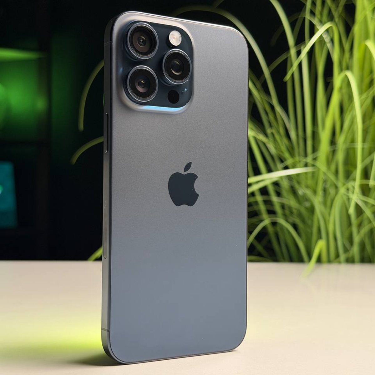 ВЖИВАНИЙ Б/У Apple iPhone 15 Pro Max 256GB Blue Titanium eSim (MU693) - Состояние: идеальный | Аккумулятор: 87% | Комплектация: iPhone, кабель | Гарантия: 3 мес.