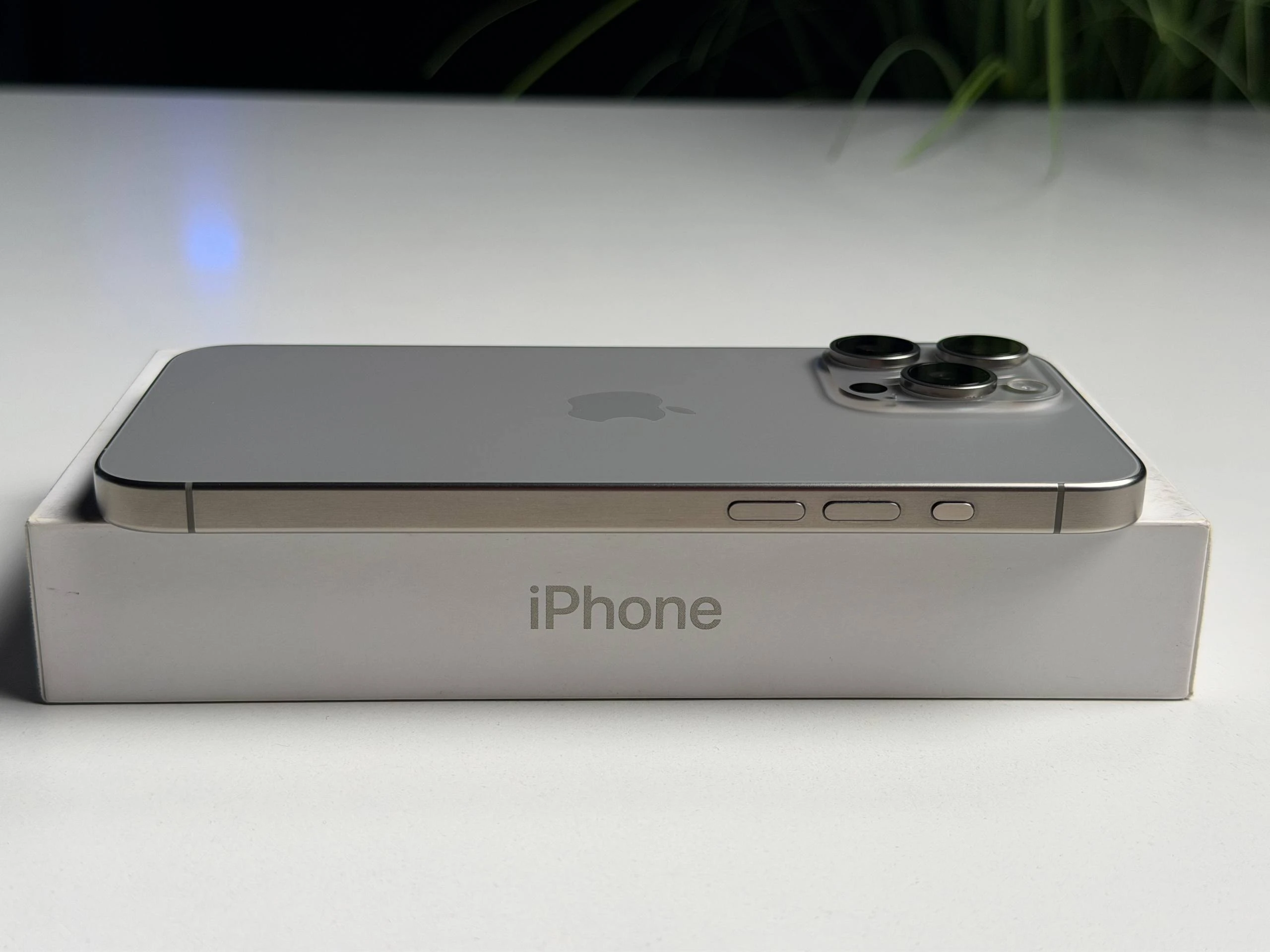 ВЖИВАНИЙ Б/У Apple iPhone 15 Pro Max 256GB Natural Titanium eSim (MU683) - Состояние: хороший | Аккумулятор: 100% | Комплектация: полный | Гарантия: 3 мес.