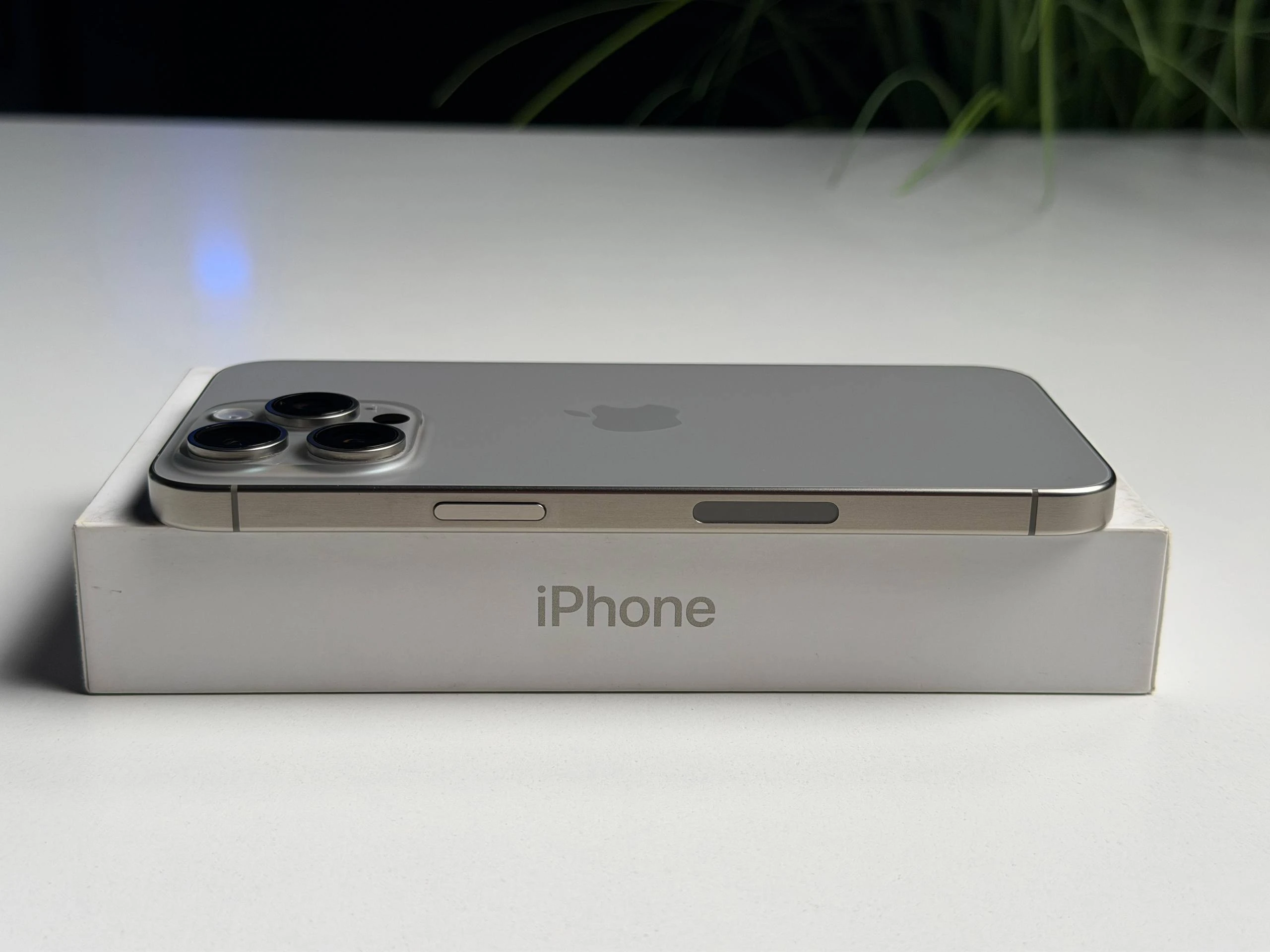 ВЖИВАНИЙ Б/У Apple iPhone 15 Pro Max 256GB Natural Titanium eSim (MU683) - Состояние: хороший | Аккумулятор: 100% | Комплектация: полный | Гарантия: 3 мес.