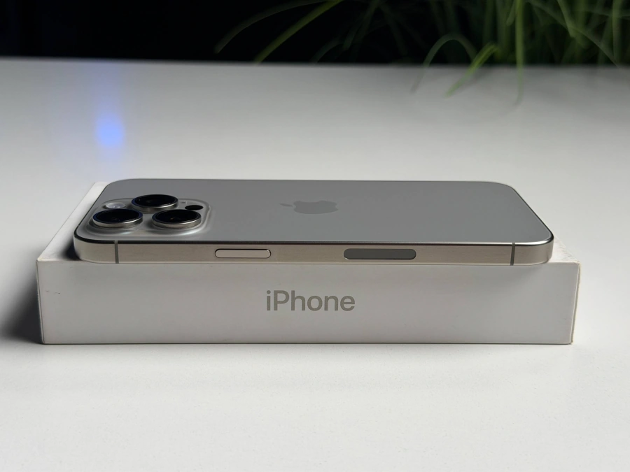 ВЖИВАНИЙ Б/У Apple iPhone 15 Pro Max 256GB Natural Titanium eSim (MU683) - Стан: гарний | Акумулятор: 100% | Комплектація: повний | Гарантія: 3 міс.