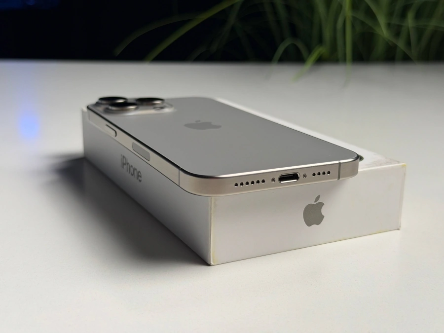 ВЖИВАНИЙ Б/У Apple iPhone 15 Pro Max 256GB Natural Titanium eSim (MU683) - Стан: гарний | Акумулятор: 100% | Комплектація: повний | Гарантія: 3 міс.