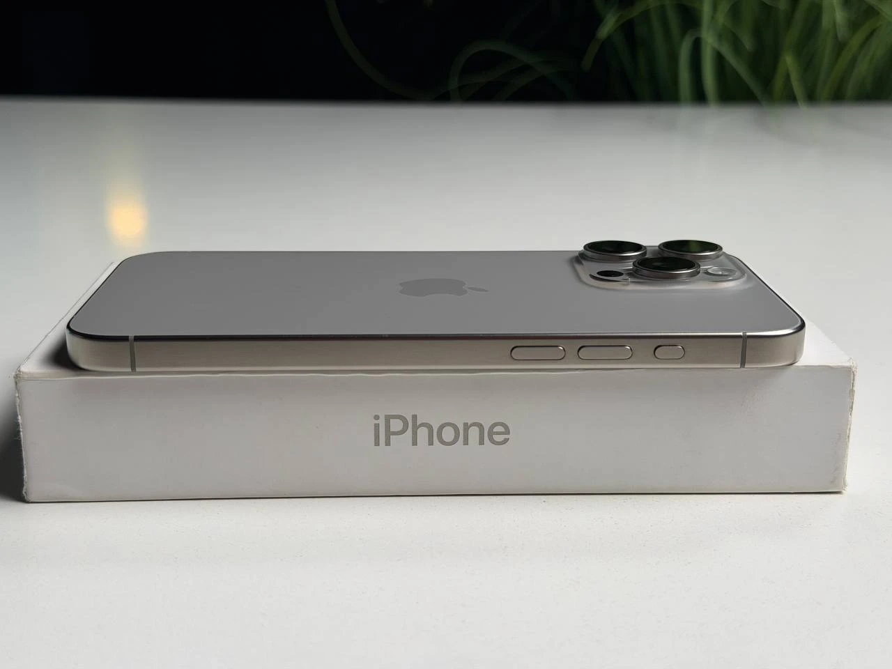 ВЖИВАНИЙ Б/У Apple iPhone 15 Pro Max 256GB Natural Titanium eSim (MU683) - Состояние: хороший | Аккумулятор: 88% | Комплектация: полный | Гарантия: 3 мес.