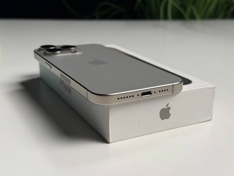 ВЖИВАНИЙ Б/У Apple iPhone 15 Pro Max 256GB Natural Titanium eSim (MU683) - Состояние: хороший | Аккумулятор: 88% | Комплектация: полный | Гарантия: 3 мес.