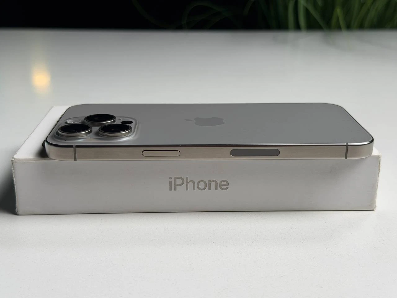 ВЖИВАНИЙ Б/У Apple iPhone 15 Pro Max 256GB Natural Titanium eSim (MU683) - Состояние: хороший | Аккумулятор: 88% | Комплектация: полный | Гарантия: 3 мес.