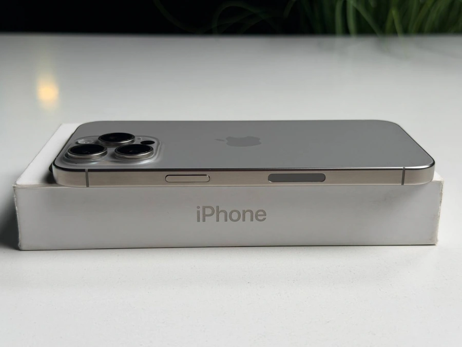 ВЖИВАНИЙ Б/У Apple iPhone 15 Pro Max 256GB Natural Titanium eSim (MU683) - Состояние: хороший | Аккумулятор: 88% | Комплектация: полный | Гарантия: 3 мес.