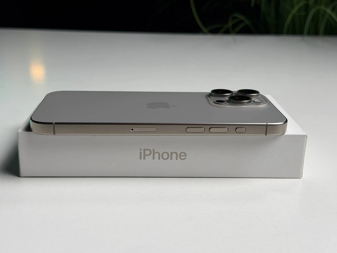 ВЖИВАНИЙ Б/У Apple iPhone 15 Pro Max 256GB Natural Titanium (MU793) - Стан: гарний | Акумулятор: 100% | Комплектація: повний | Гарантія: 3 міс.