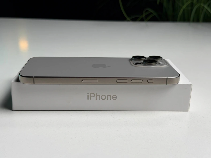 ВЖИВАНИЙ Б/У Apple iPhone 15 Pro Max 256GB Natural Titanium (MU793) - Стан: гарний | Акумулятор: 100% | Комплектація: повний | Гарантія: 3 міс.