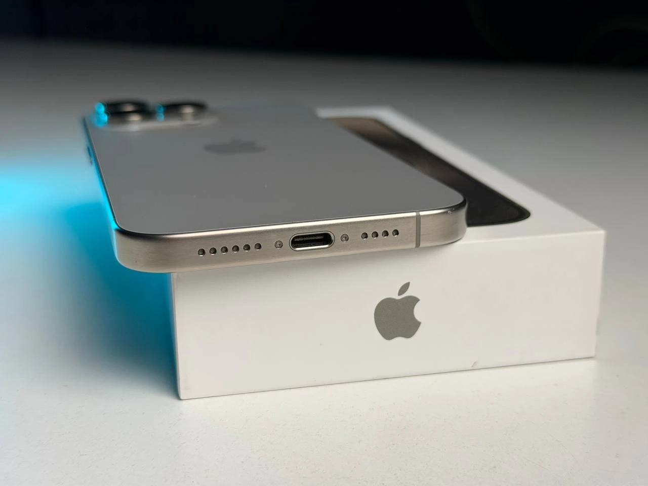 ВЖИВАНИЙ Б/У Apple iPhone 15 Pro Max 256GB Natural Titanium (MU793) - Состояние: хороший | Аккумулятор: 87% | Комплектация: полный | Гарантия: 3 мес.