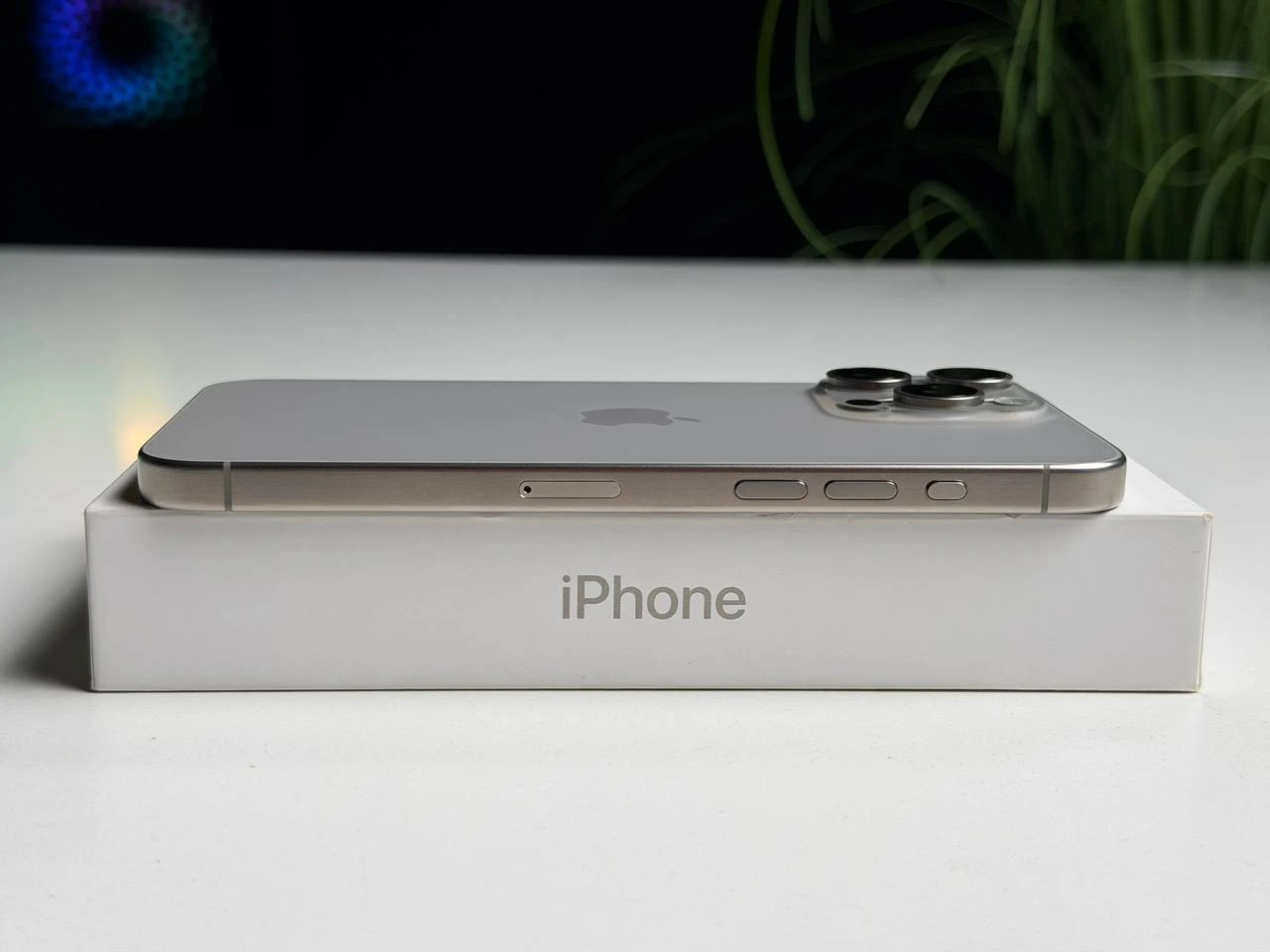 ВЖИВАНИЙ Б/У Apple iPhone 15 Pro Max 256GB Natural Titanium (MU793) - Стан: гарний | Акумулятор: 89% | Комплектація: повний | Гарантія: 3 міс.