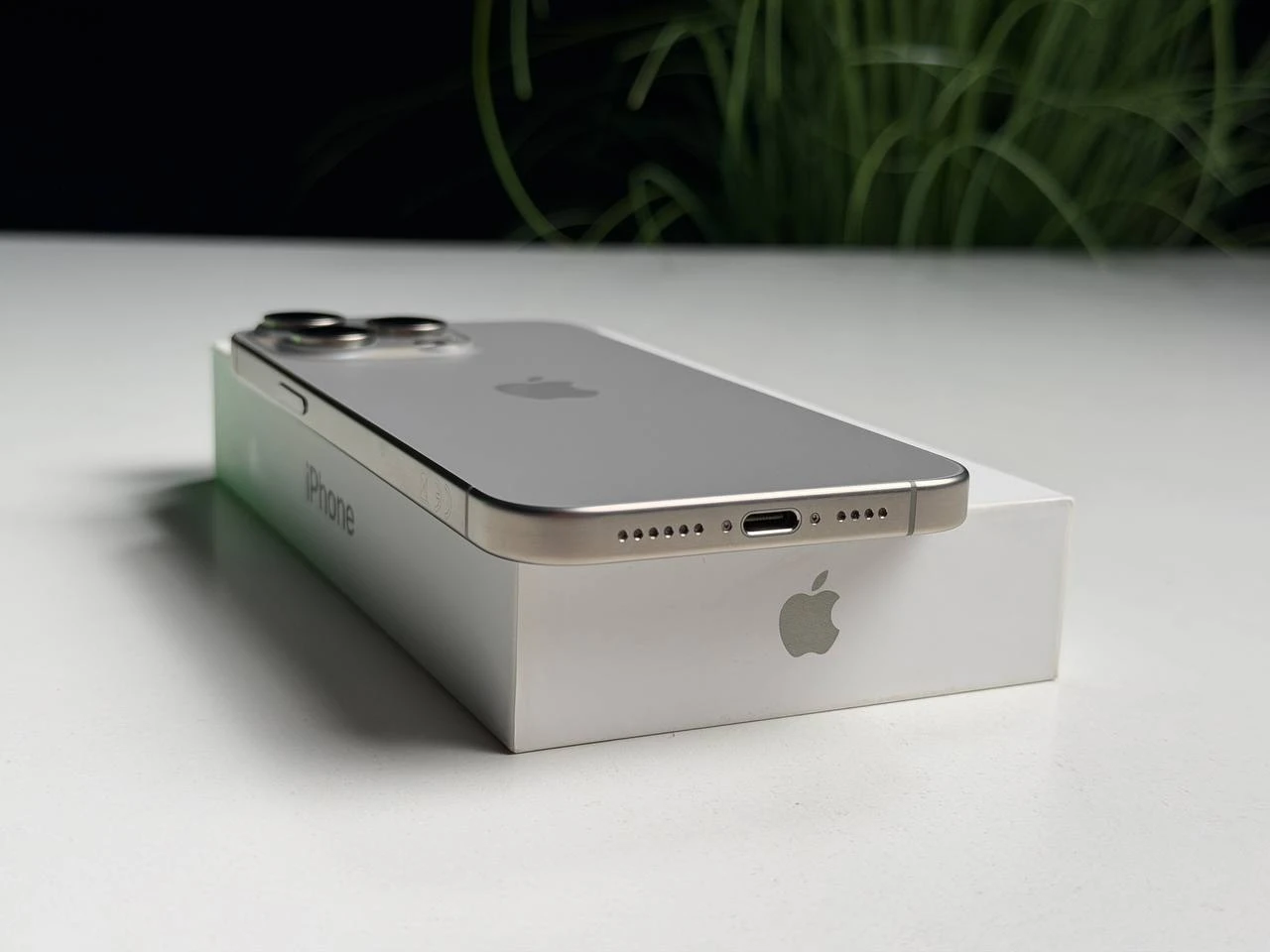 ВЖИВАНИЙ Б/У Apple iPhone 15 Pro Max 256GB Natural Titanium (MU793) - Стан: гарний | Акумулятор: 89% | Комплектація: повний | Гарантія: 3 міс.