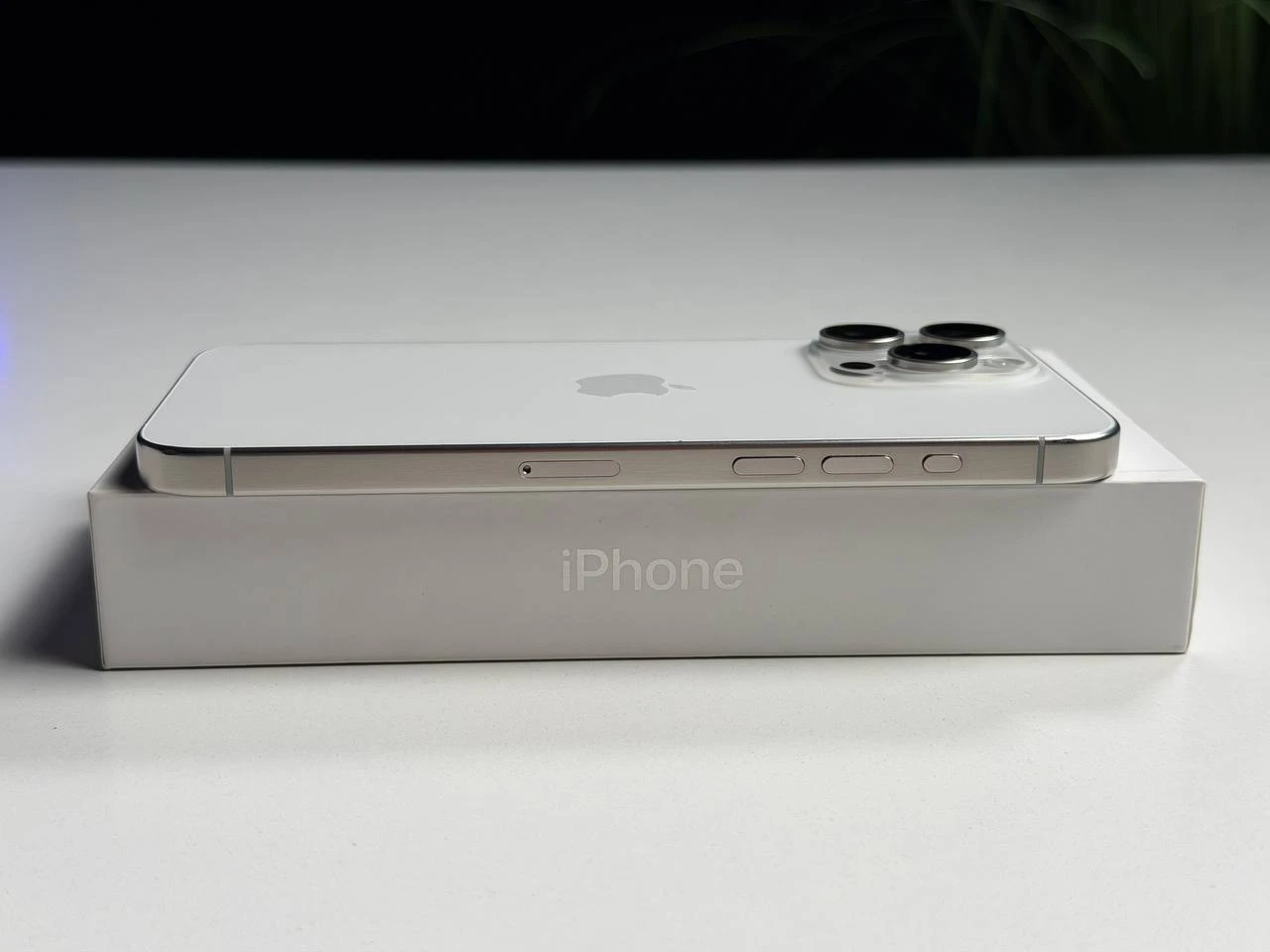 ВЖИВАНИЙ Б/У Apple iPhone 15 Pro Max 256GB White Titanium (MU783) - Стан: гарний | Акумулятор: 89% | Комплектація: повний | Гарантія: 3 міс.