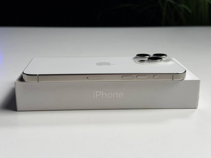 ВЖИВАНИЙ Б/У Apple iPhone 15 Pro Max 256GB White Titanium (MU783) - Стан: гарний | Акумулятор: 89% | Комплектація: повний | Гарантія: 3 міс.