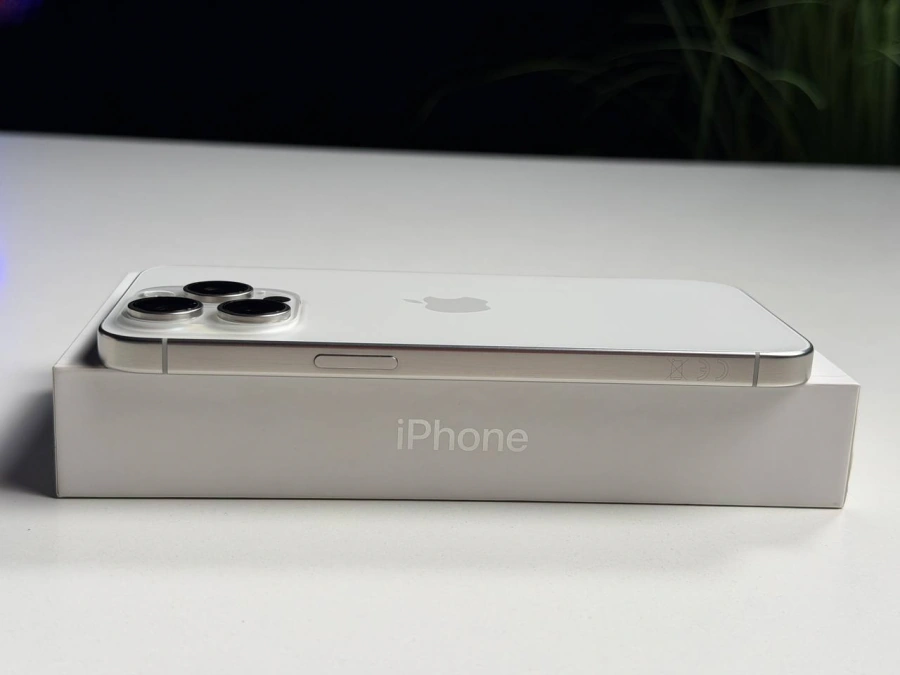 ВЖИВАНИЙ Б/У Apple iPhone 15 Pro Max 256GB White Titanium (MU783) - Стан: гарний | Акумулятор: 89% | Комплектація: повний | Гарантія: 3 міс.