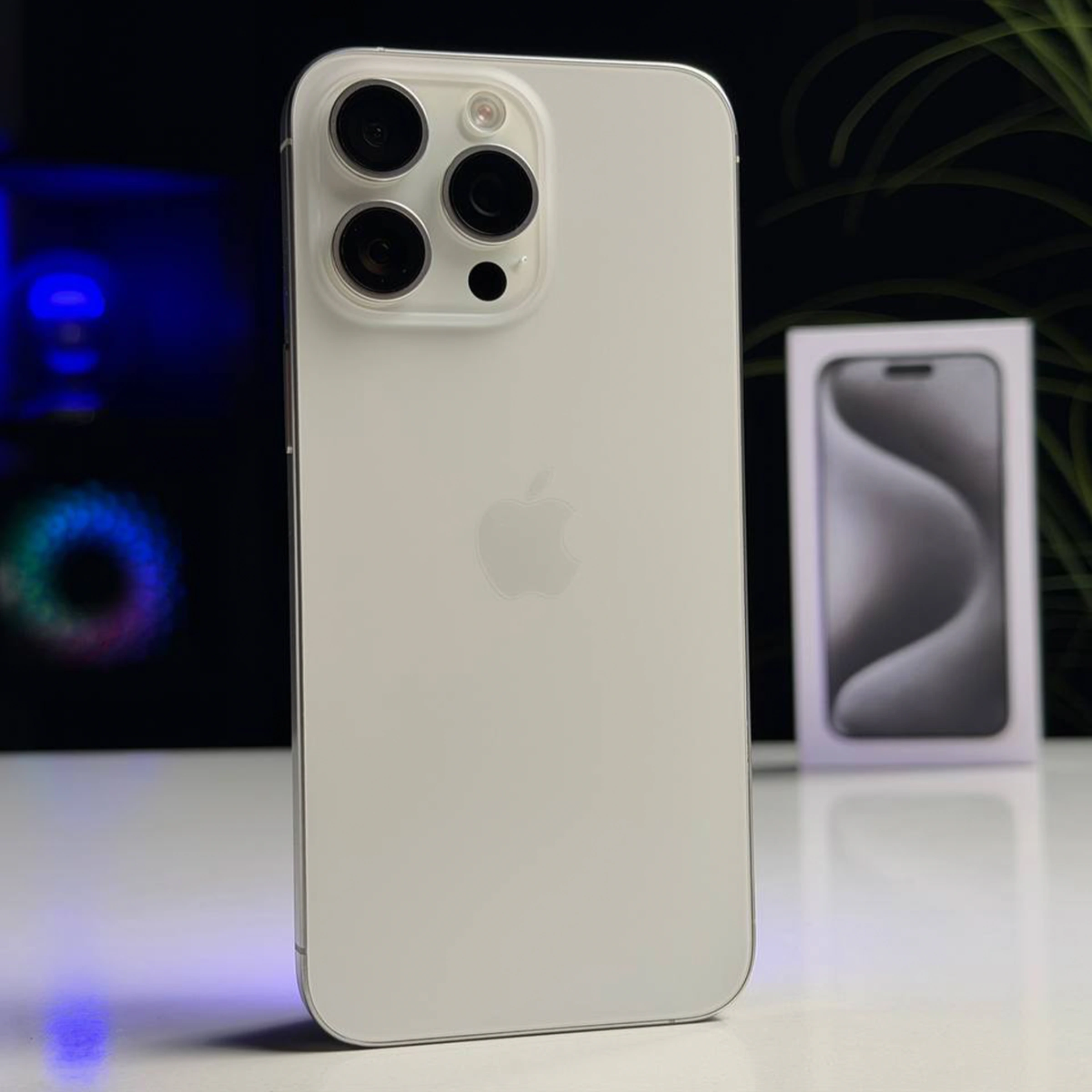 ВЖИВАНИЙ Б/У Apple iPhone 15 Pro Max 256GB White Titanium (MU783) - Стан: гарний | Акумулятор: 89% | Комплектація: повний | Гарантія: 3 міс.