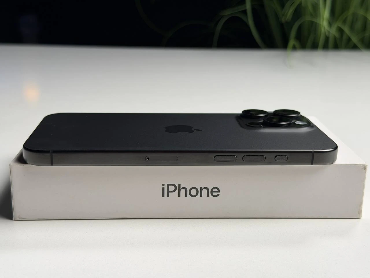 ВЖИВАНИЙ Б/У Apple iPhone 15 Pro Max 512GB Black Titanium (MU7C3) - Состояние: хороший | Аккумулятор: 100% | Комплектация: полный | Гарантия: 3 мес.