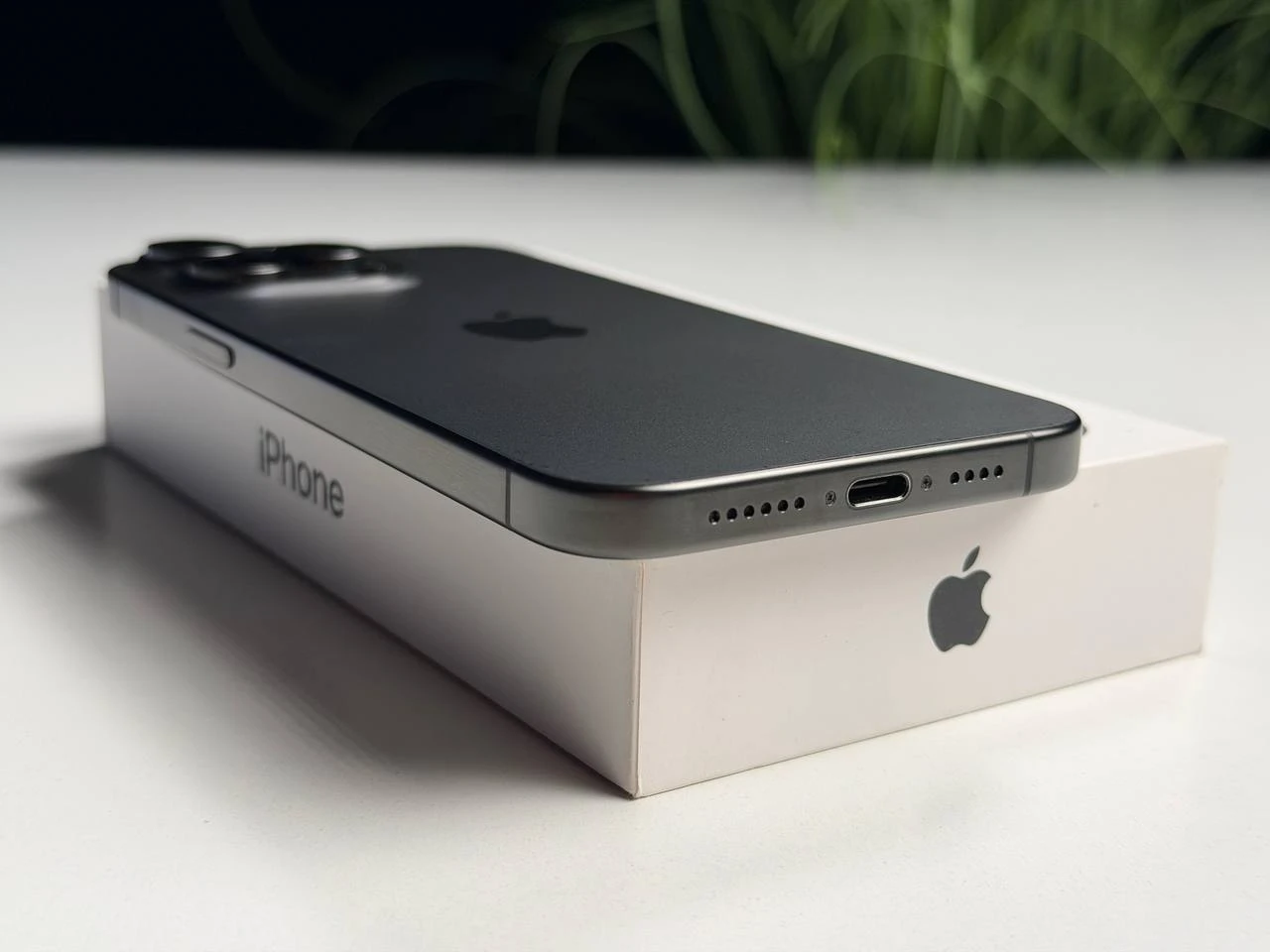 ВЖИВАНИЙ Б/У Apple iPhone 15 Pro Max 512GB Black Titanium (MU7C3) - Состояние: хороший | Аккумулятор: 100% | Комплектация: полный | Гарантия: 3 мес.