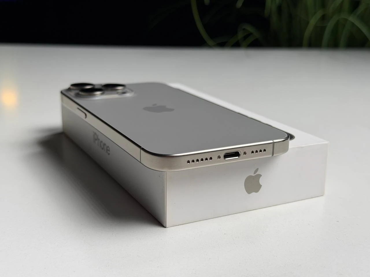 ВЖИВАНИЙ Б/У Apple iPhone 15 Pro Max 512GB Natural Titanium (MU7E3) - Состояние: хороший | Аккумулятор: 100% | Комплектация: полный | Гарантия: 3 мес.