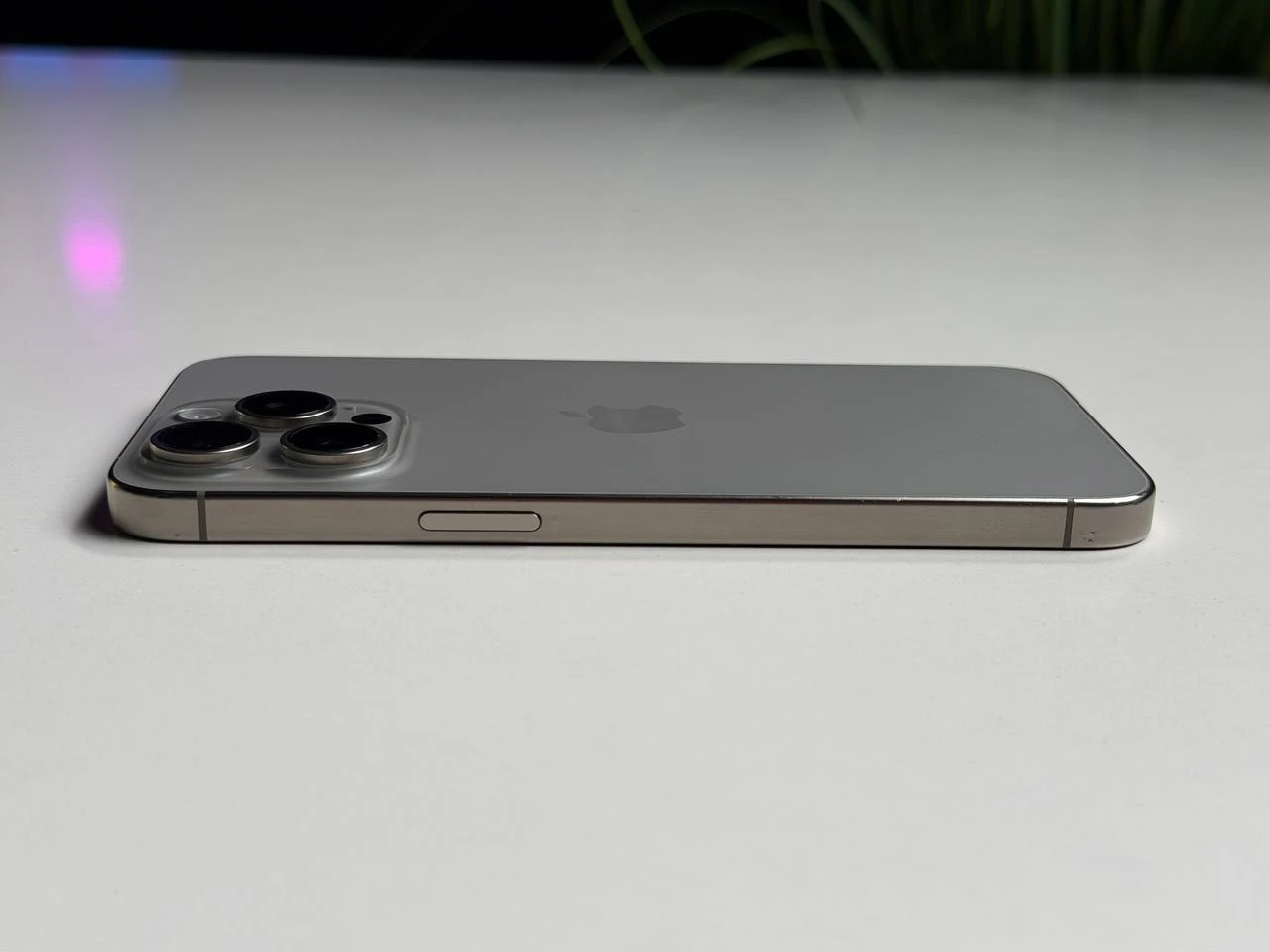 ВЖИВАНИЙ Б/У Apple iPhone 15 Pro Max 512GB Natural Titanium (MU7E3) - Состояние: хороший | Аккумулятор: 90% | Комплектация: iPhone, кабель | Гарантия: 3 мес.