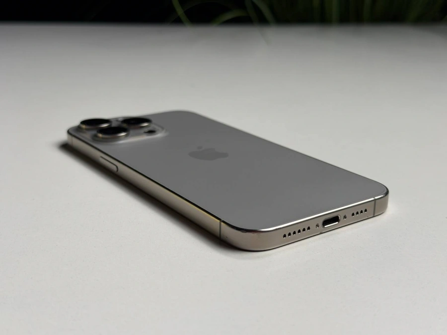 ВЖИВАНИЙ Б/У Apple iPhone 15 Pro Max 512GB Natural Titanium (MU7E3) - Состояние: хороший | Аккумулятор: 90% | Комплектация: полный | Гарантия: 3 мес.