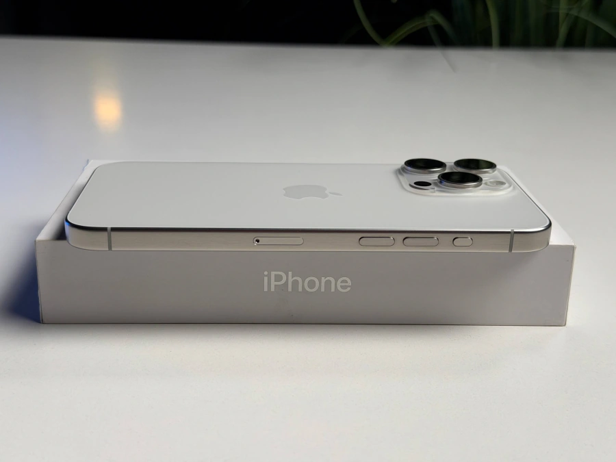 ВЖИВАНИЙ Б/У Apple iPhone 15 Pro Max 512GB White Titanium (MU7D3) - Стан: гарний | Акумулятор: 100% | Комплектація: повний | Гарантія: 3 міс.