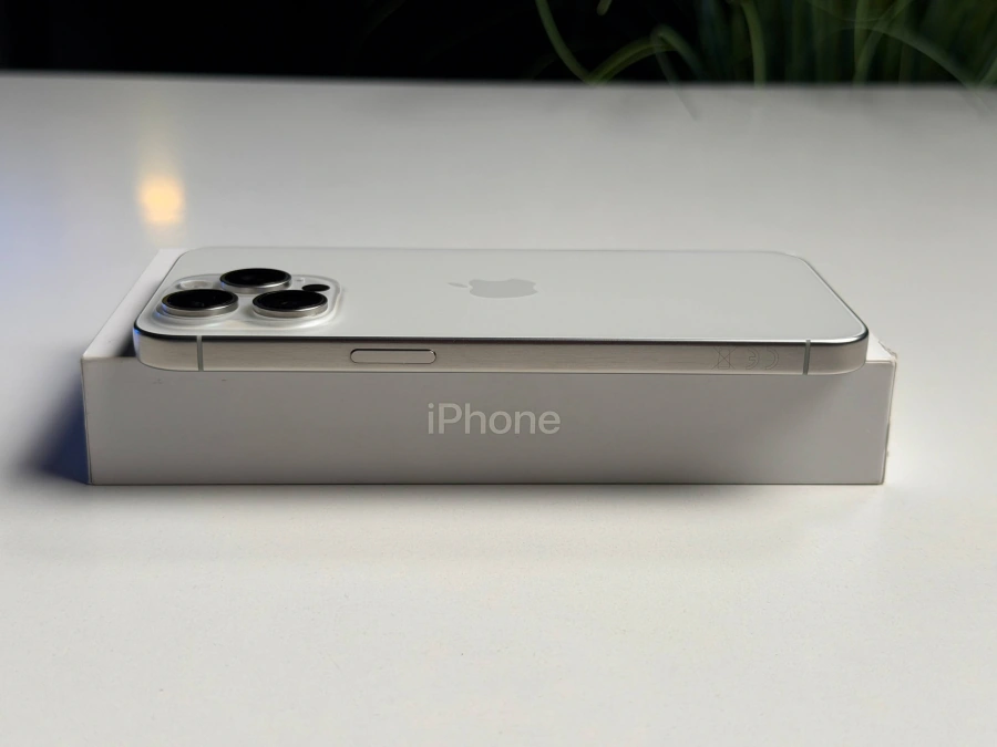ВЖИВАНИЙ Б/У Apple iPhone 15 Pro Max 512GB White Titanium (MU7D3) - Стан: гарний | Акумулятор: 100% | Комплектація: повний | Гарантія: 3 міс.