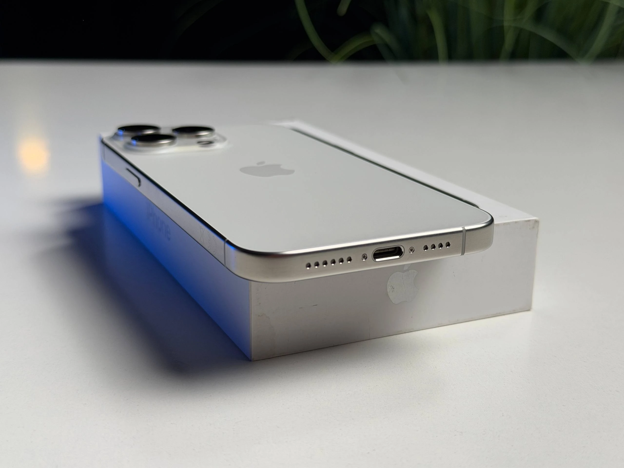 ВЖИВАНИЙ Б/У Apple iPhone 15 Pro Max 512GB White Titanium (MU7D3) - Состояние: хороший | Аккумулятор: 100% | Комплектация: полный | Гарантия: 3 мес.