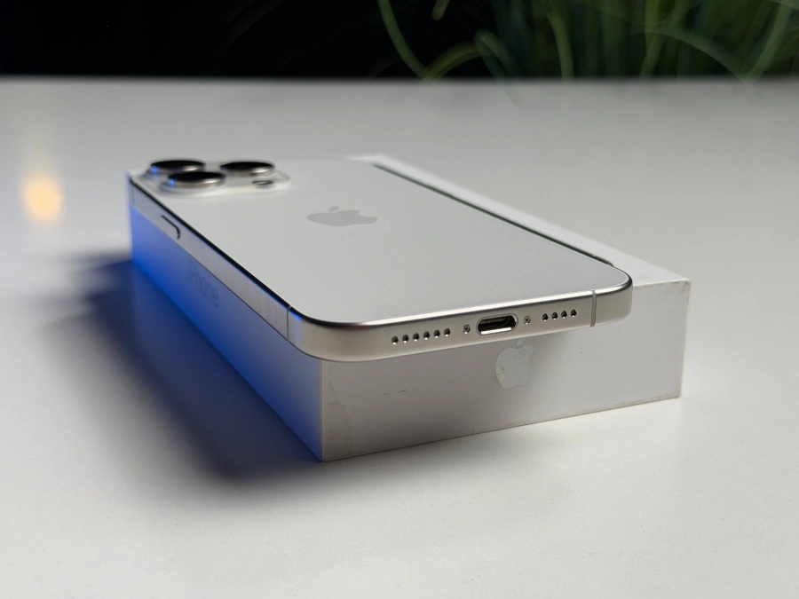 ВЖИВАНИЙ Б/У Apple iPhone 15 Pro Max 512GB White Titanium (MU7D3) - Стан: гарний | Акумулятор: 100% | Комплектація: повний | Гарантія: 3 міс.
