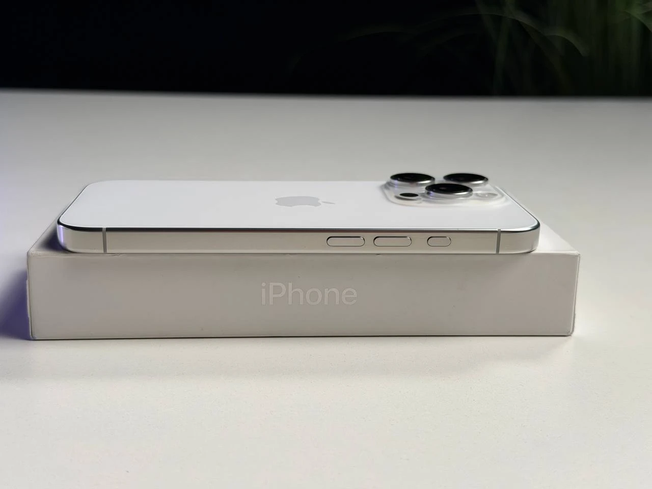 ВЖИВАНИЙ Б/У Apple iPhone 16 Pro 128GB eSim White Titanium (MYMA3) - Состояние: хороший | Аккумулятор: 90% | Комплектация: полный | Гарантия: 3 мес.