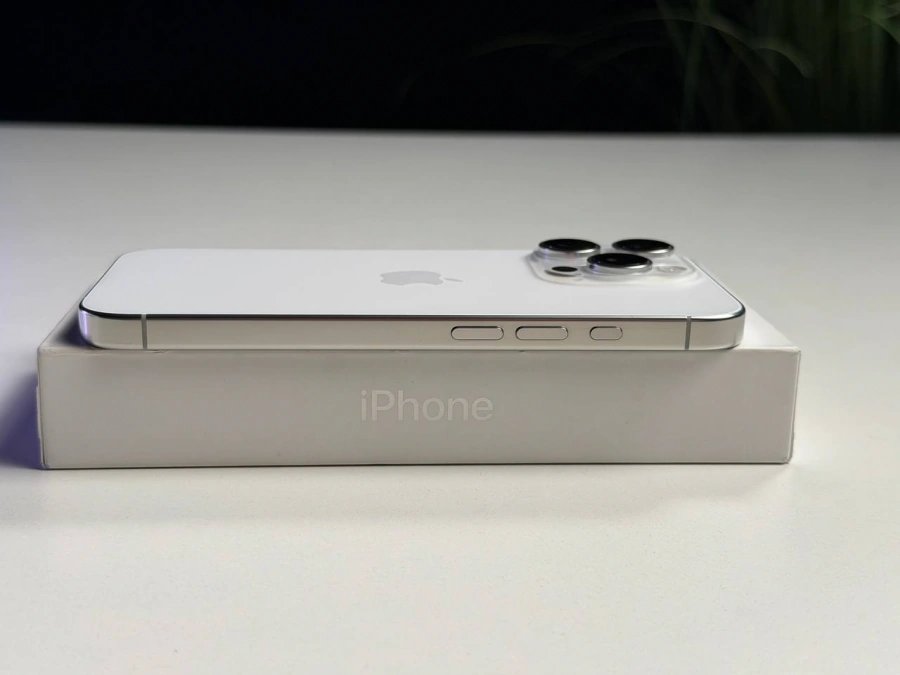 ВЖИВАНИЙ Б/У Apple iPhone 16 Pro 128GB eSim White Titanium (MYMA3) - Состояние: хороший | Аккумулятор: 90% | Комплектация: полный | Гарантия: 3 мес.