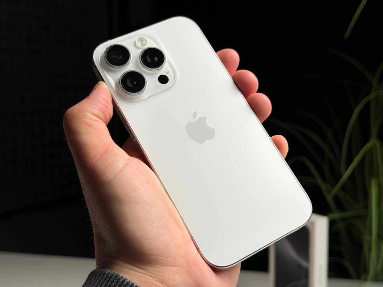 ВЖИВАНИЙ Б/У Apple iPhone 16 Pro 128GB White Titanium (MYNE3) - Стан: гарний | Акумулятор: 93% | Комплектація: повний | Гарантія: 3 міс.