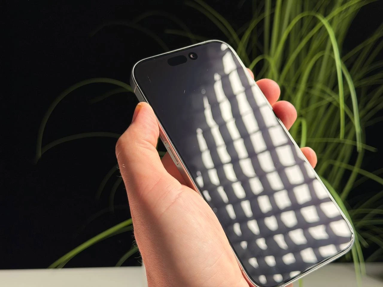 ВЖИВАНИЙ Б/У Apple iPhone 16 Pro 128GB White Titanium (MYNE3) - Стан: гарний | Акумулятор: 93% | Комплектація: повний | Гарантія: 3 міс.