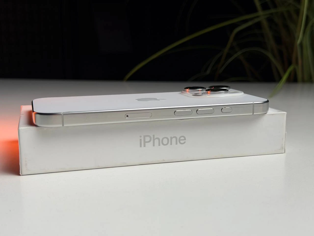 ВЖИВАНИЙ Б/У Apple iPhone 16 Pro 128GB White Titanium (MYNE3) - Стан: гарний | Акумулятор: 93% | Комплектація: повний | Гарантія: 3 міс.