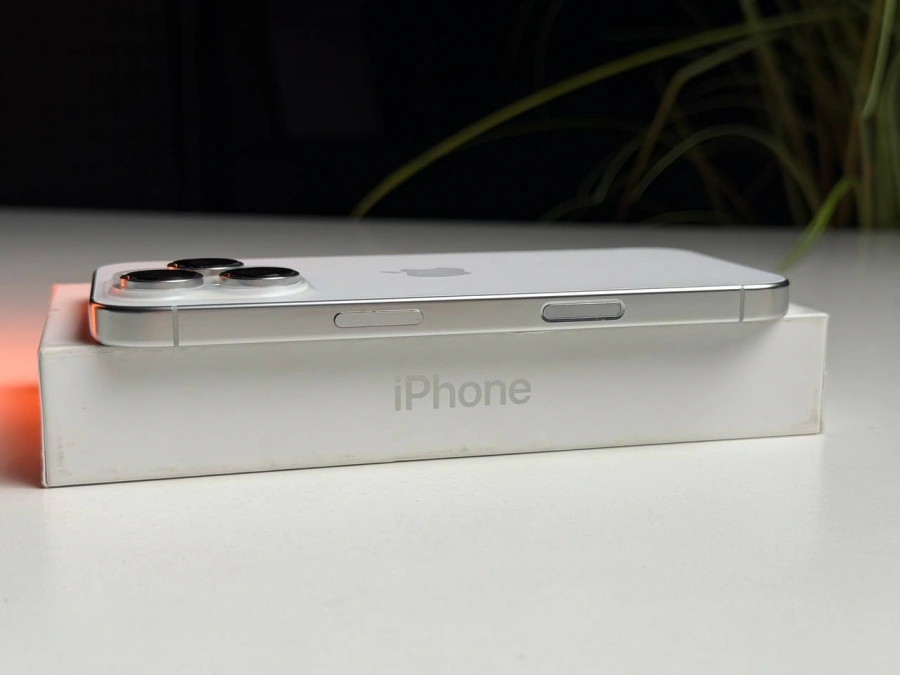 ВЖИВАНИЙ Б/У Apple iPhone 16 Pro 128GB White Titanium (MYNE3) - Состояние: хороший | Аккумулятор: 93% | Комплектация: полный | Гарантия: 3 мес.