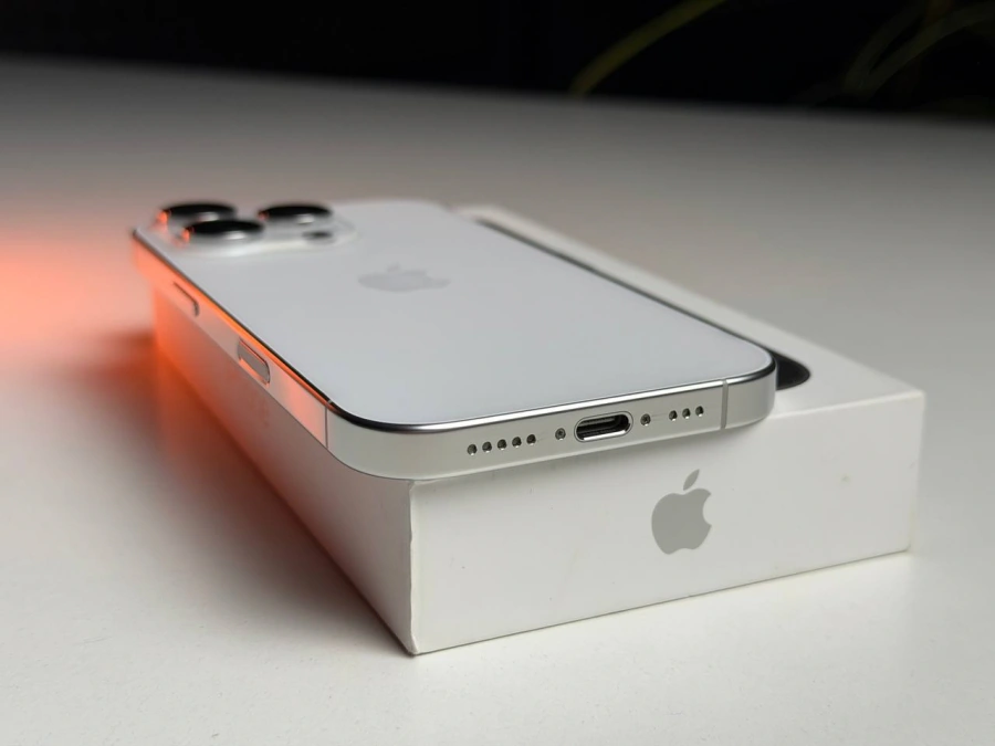 ВЖИВАНИЙ Б/У Apple iPhone 16 Pro 128GB White Titanium (MYNE3) - Состояние: хороший | Аккумулятор: 93% | Комплектация: полный | Гарантия: 3 мес.