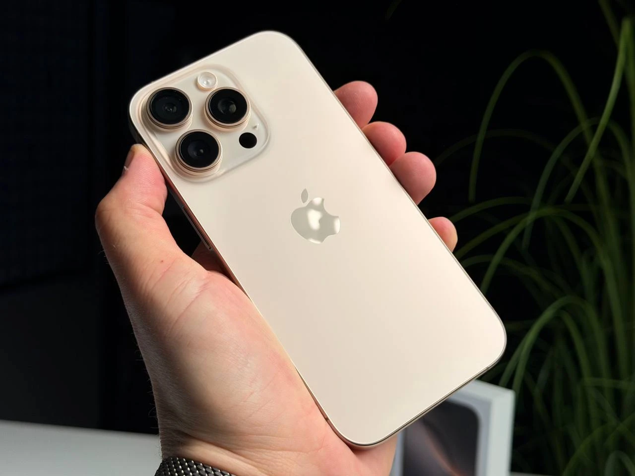 ВЖИВАНИЙ Б/У Apple iPhone 16 Pro 256GB Desert Titanium (MYNK3) - Состояние: хороший | Аккумулятор: 91% | Комплектация: полный | Гарантия: 3 мес.