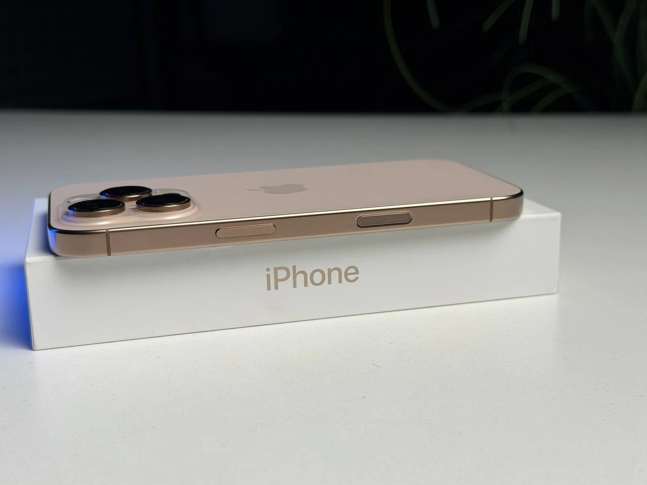 ВЖИВАНИЙ Б/У Apple iPhone 16 Pro 256GB Desert Titanium (MYNK3) - Состояние: хороший | Аккумулятор: 91% | Комплектация: полный | Гарантия: 3 мес.