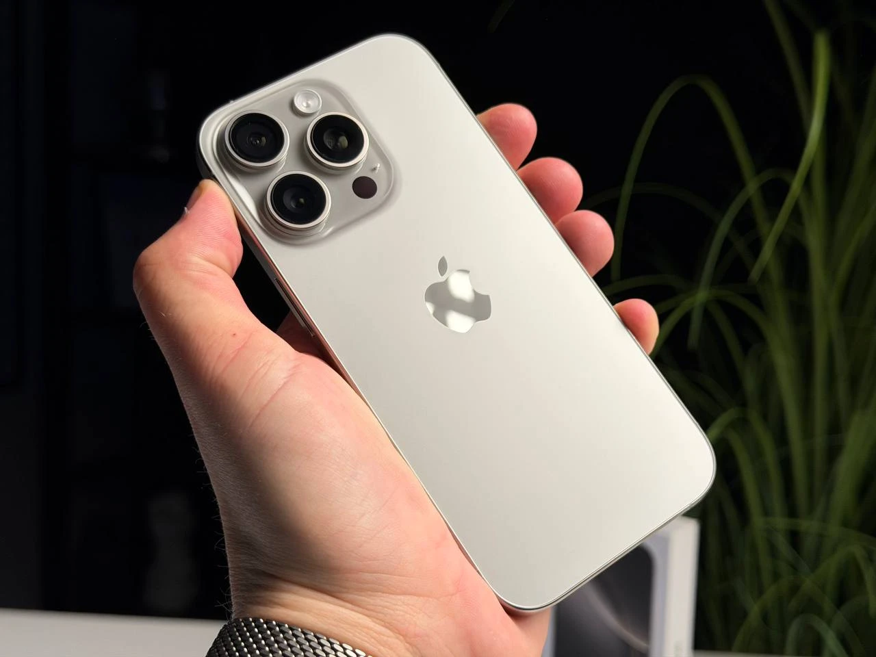 ВЖИВАНИЙ Б/У Apple iPhone 16 Pro 256GB eSim Natural Titanium (MYMK3) - Состояние: хороший | Аккумулятор: 92% | Комплектация: полный | Гарантия: 3 мес.