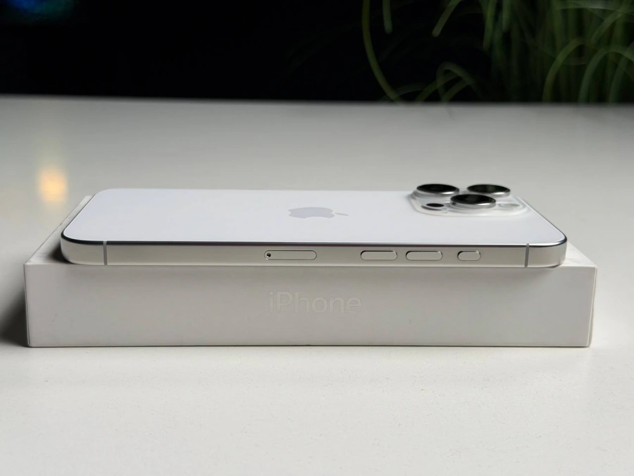 ВЖИВАНИЙ Б/У Apple iPhone 16 Pro Max 1TB White Titanium (MYX53) - Состояние: хороший | Аккумулятор: 93% | Комплектация: полный | Гарантия: 3 мес.