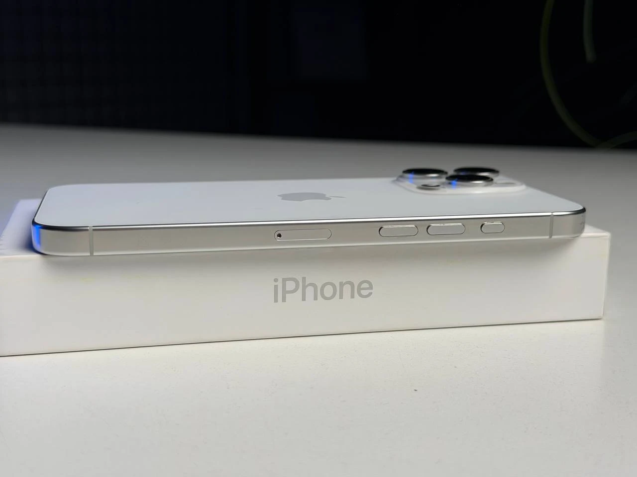 ВЖИВАНИЙ Б/У Apple iPhone 16 Pro Max 256GB White Titanium (MYWW3) - Состояние: удовлетворительный | Аккумулятор: 90% | Комплектация: полный | Гарантия: 3 мес.