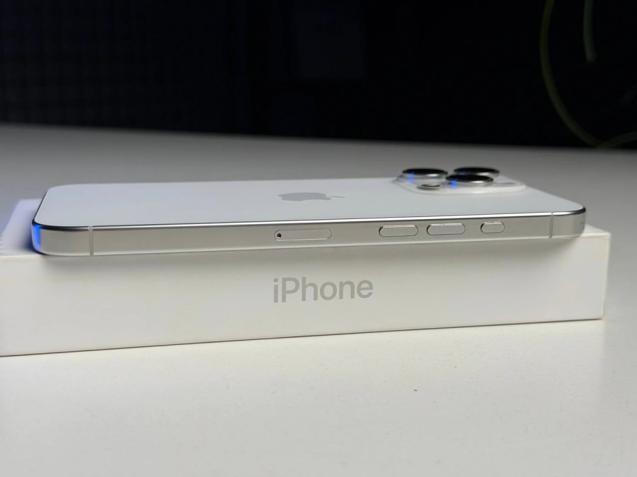 ВЖИВАНИЙ Б/У Apple iPhone 16 Pro Max 256GB White Titanium (MYWW3) - Состояние: удовлетворительный | Аккумулятор: 90% | Комплектация: полный | Гарантия: 3 мес.