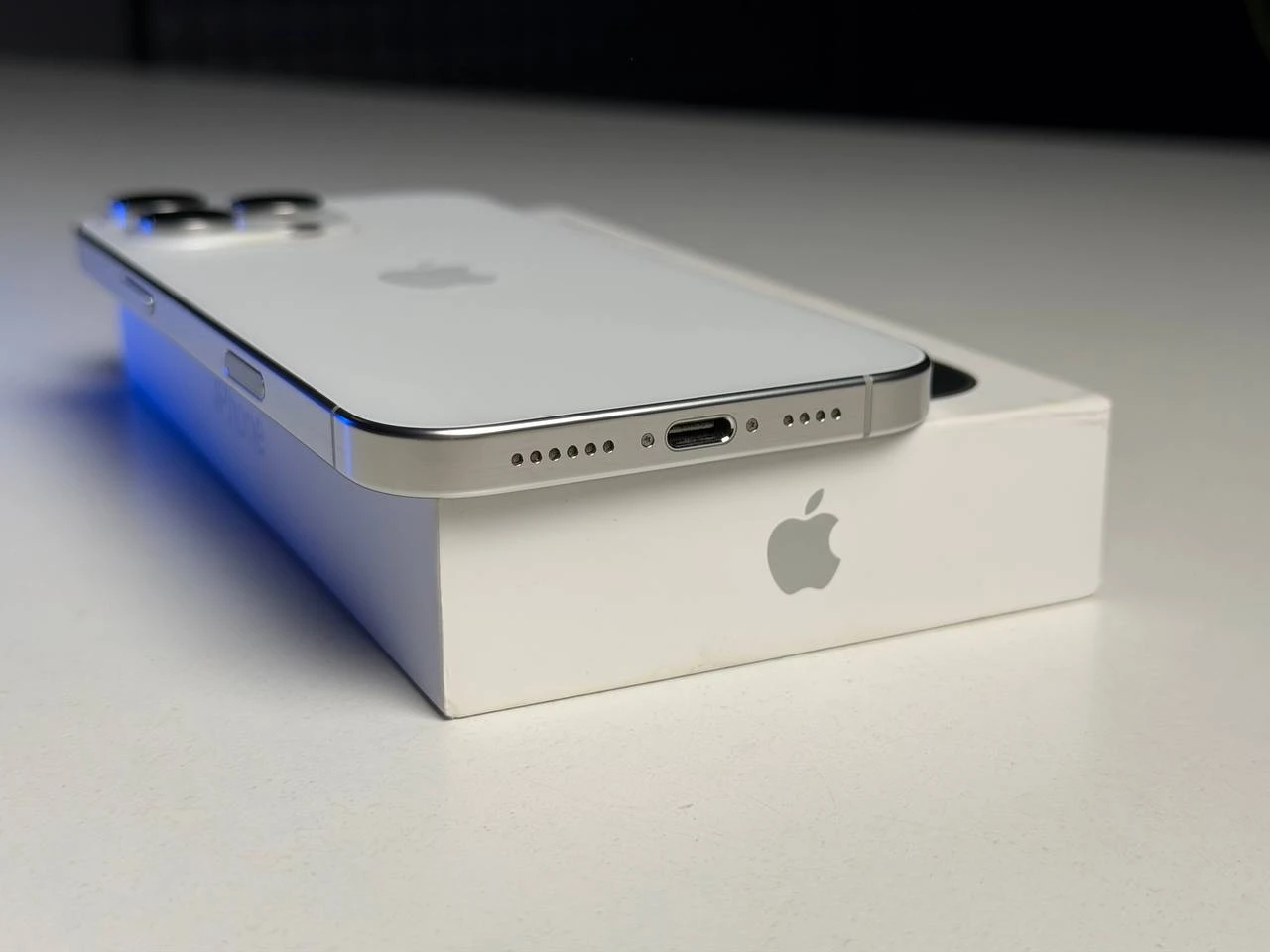 ВЖИВАНИЙ Б/У Apple iPhone 16 Pro Max 256GB White Titanium (MYWW3) - Состояние: удовлетворительный | Аккумулятор: 90% | Комплектация: полный | Гарантия: 3 мес.