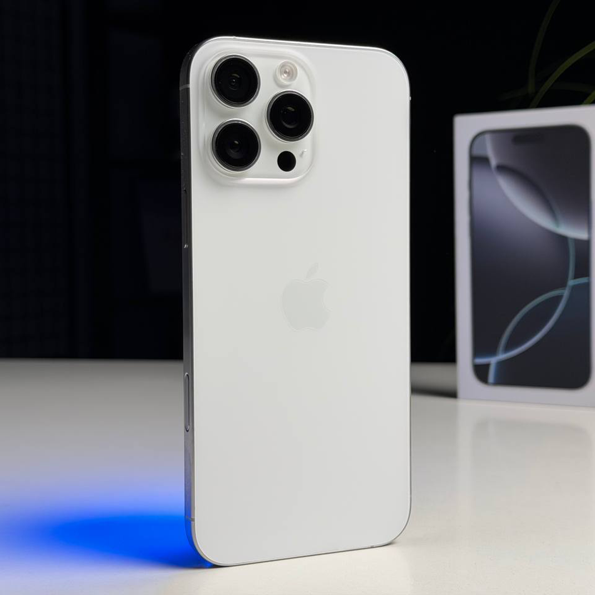 ВЖИВАНИЙ Б/У Apple iPhone 16 Pro Max 256GB White Titanium (MYWW3) - Состояние: удовлетворительный | Аккумулятор: 90% | Комплектация: полный | Гарантия: 3 мес.