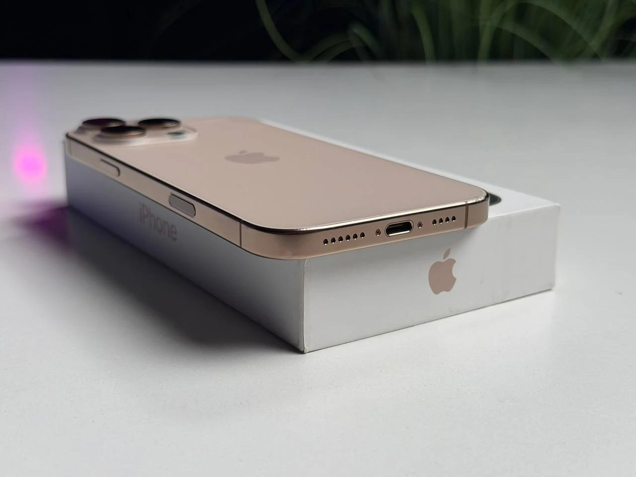 ВЖИВАНИЙ Б/У Apple iPhone 16 Pro Max 512GB Desert Titanium (MYX23) - Стан: задовільний | Акумулятор: 95% | Комплектація: повний | Гарантія: 3 міс.