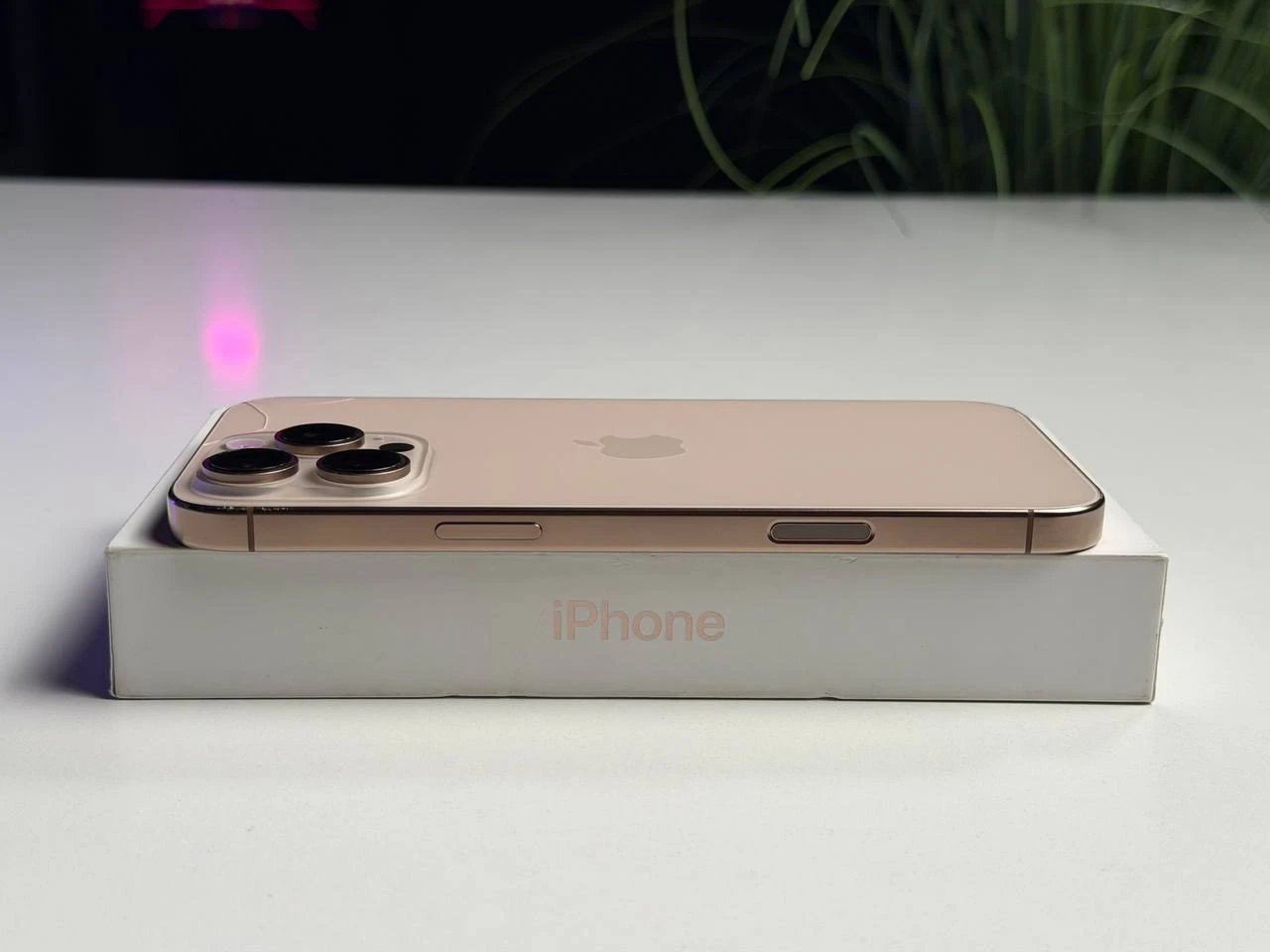 ВЖИВАНИЙ Б/У Apple iPhone 16 Pro Max 512GB Desert Titanium (MYX23) - Стан: задовільний | Акумулятор: 95% | Комплектація: повний | Гарантія: 3 міс.