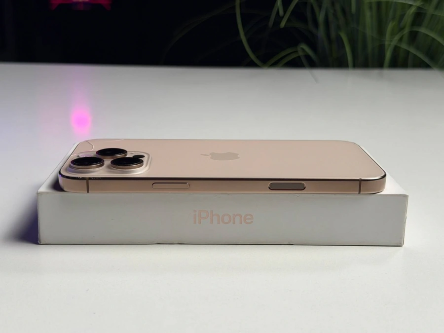 ВЖИВАНИЙ Б/У Apple iPhone 16 Pro Max 512GB Desert Titanium (MYX23) - Состояние: удовлетворительный | Аккумулятор: 95% | Комплектация: полный | Гарантия: 3 мес.