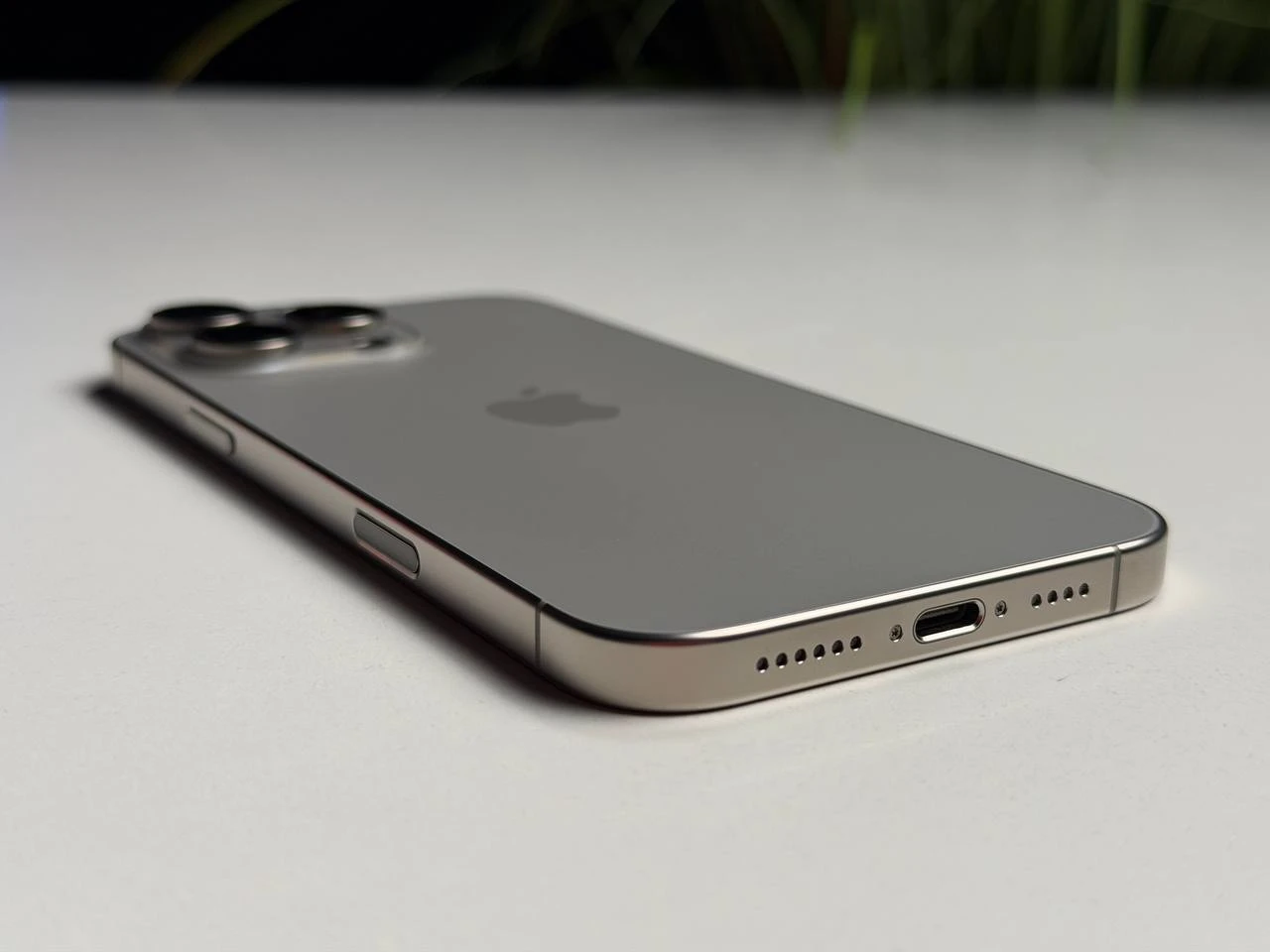 ВЖИВАНИЙ Б/У Apple iPhone 16 Pro Max 512GB Natural Titanium (MYX33) - Стан: гарний | Акумулятор: 99% | Комплектація: iPhone, кабель | Гарантія: 3 міс.