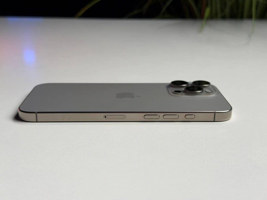 ВЖИВАНИЙ Б/У Apple iPhone 16 Pro Max 512GB Natural Titanium (MYX33) - Стан: гарний | Акумулятор: 99% | Комплектація: iPhone, кабель | Гарантія: 3 міс.