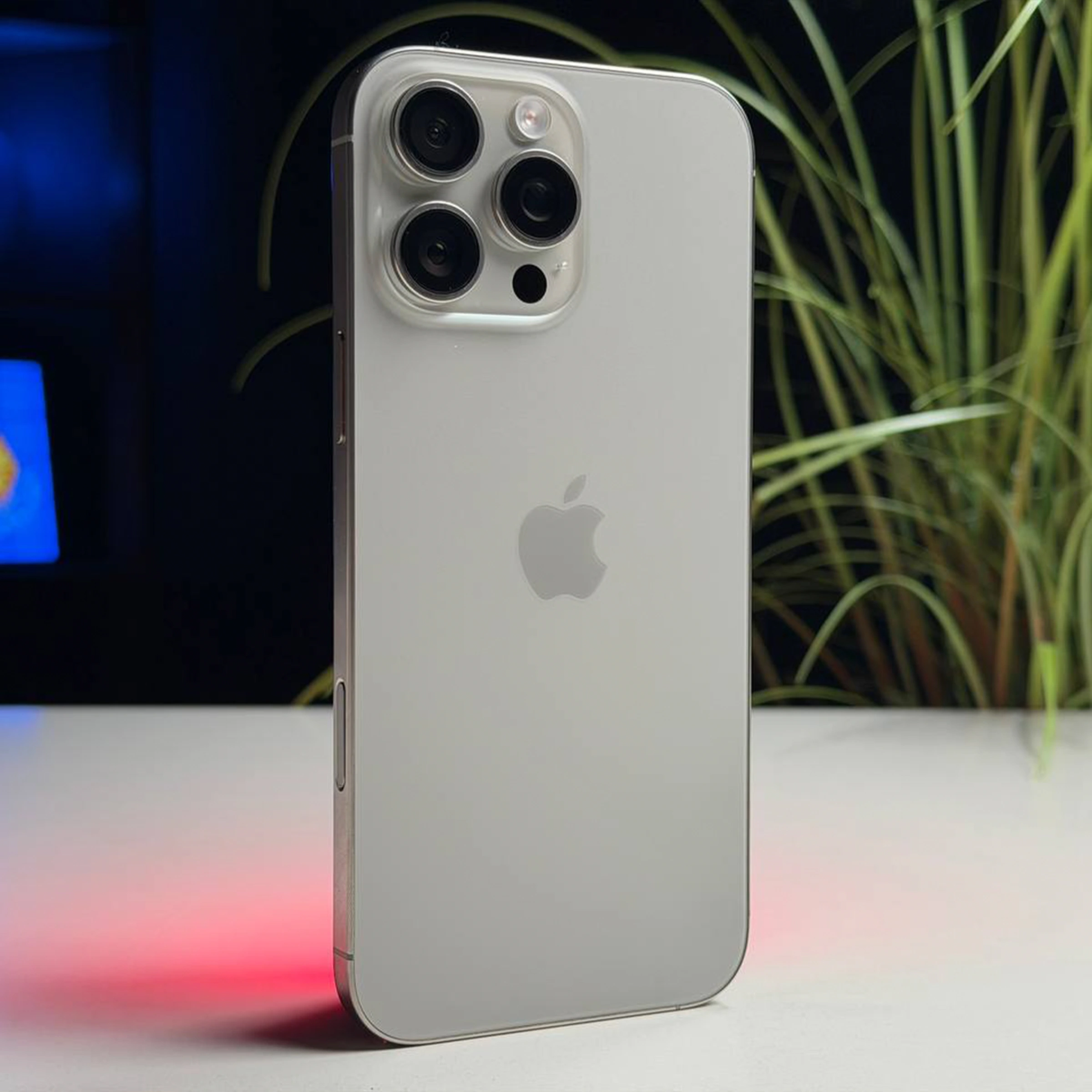 ВЖИВАНИЙ Б/У Apple iPhone 16 Pro Max 512GB Natural Titanium (MYX33) - Стан: гарний | Акумулятор: 99% | Комплектація: iPhone, кабель | Гарантія: 3 міс.